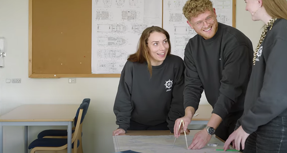 Ubefaren Skibsassistent Still Foto Fra Video